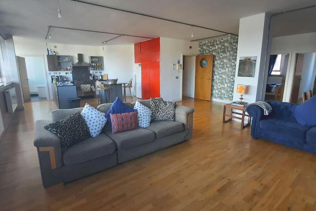 Trendy, Urban Open Plan Apartment Bristol Ngoại thất bức ảnh