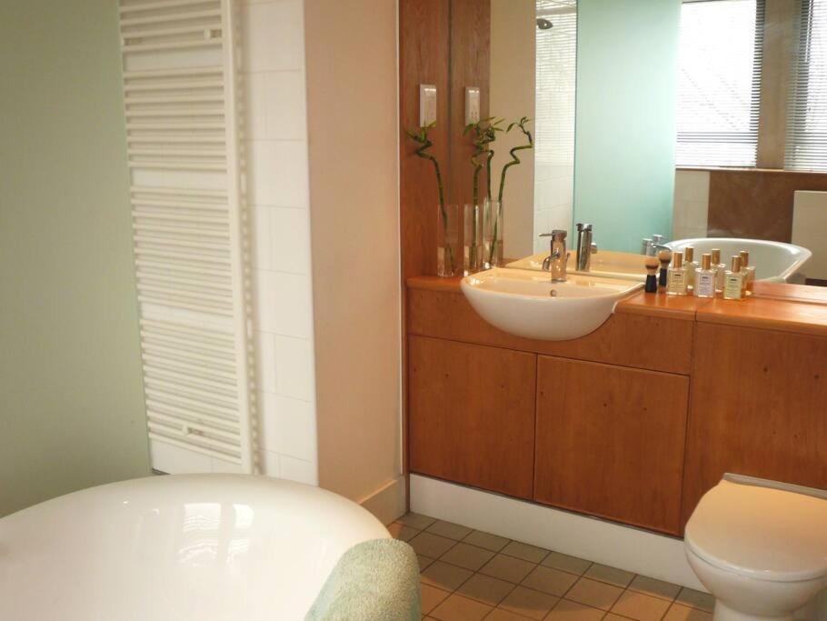 Trendy, Urban Open Plan Apartment Bristol Ngoại thất bức ảnh