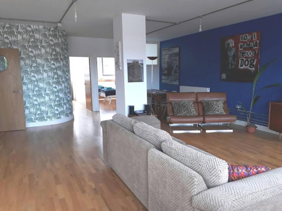 Trendy, Urban Open Plan Apartment Bristol Ngoại thất bức ảnh
